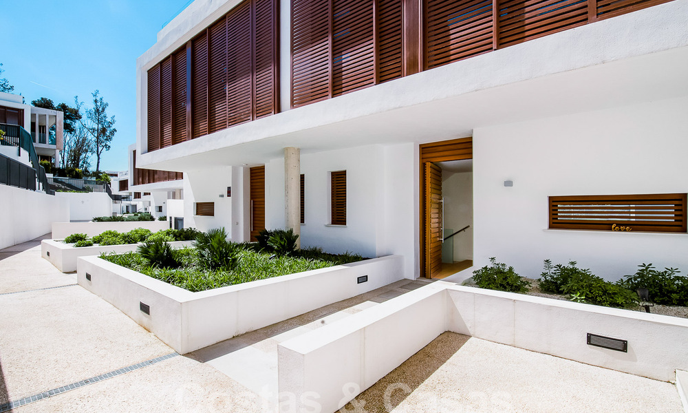 Modern semi-detached villa for sale, walking distance to Puente Romano on Marbella's Golden Mile 52715
