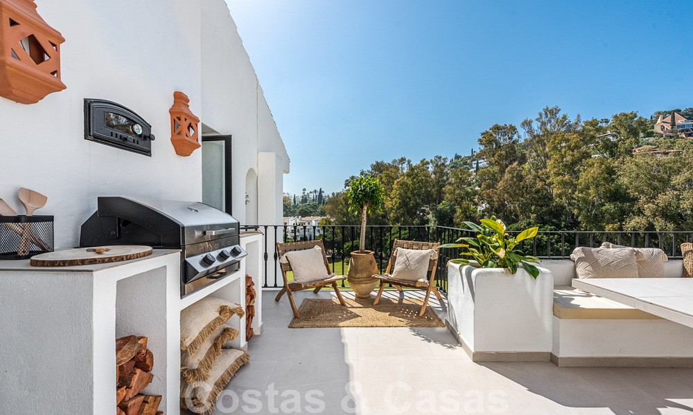 Characterful penthouse for sale with relaxing golf course views in La Quinta, Benahavis - Marbella 52049