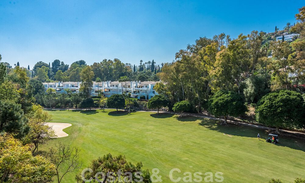 Characterful penthouse for sale with relaxing golf course views in La Quinta, Benahavis - Marbella 52060