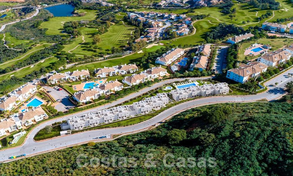 New development consisting of 8 townhouses for sale, with open views of the golf courses of the coveted golf resort of La Cala Golf, Mijas 53258