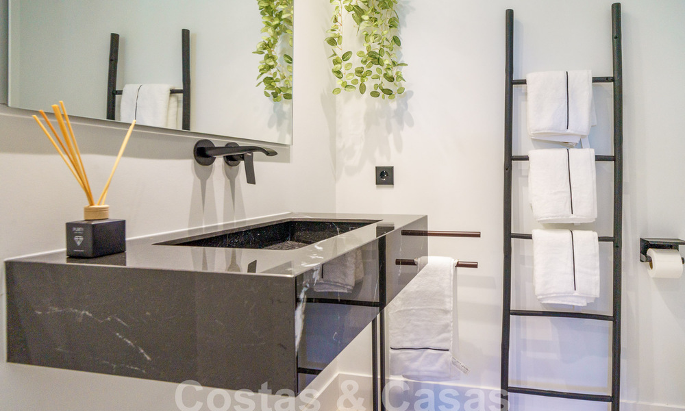 Detached luxury villa for sale with private pool surrounded by golf courses in the valley of Nueva Andalucia, Marbella 53777