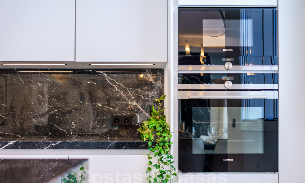 Detached luxury villa for sale with private pool surrounded by golf courses in the valley of Nueva Andalucia, Marbella 53779