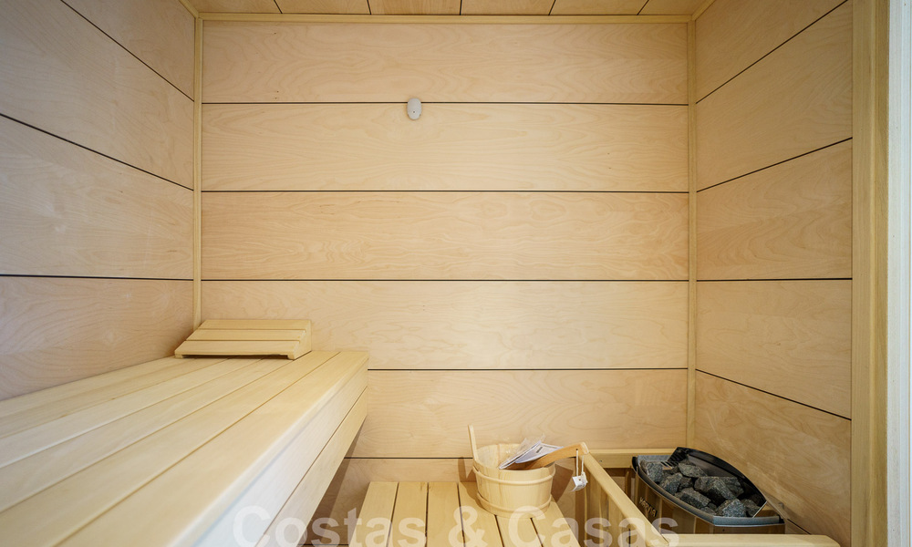 Detached luxury villa for sale with private pool surrounded by golf courses in the valley of Nueva Andalucia, Marbella 53786