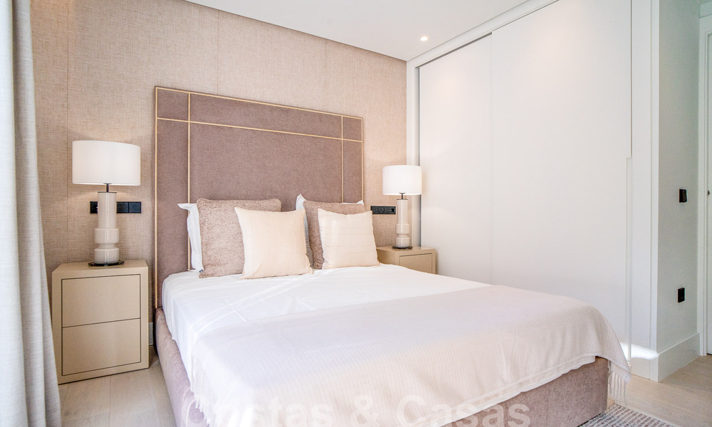 Detached luxury villa for sale with private pool surrounded by golf courses in the valley of Nueva Andalucia, Marbella 53794