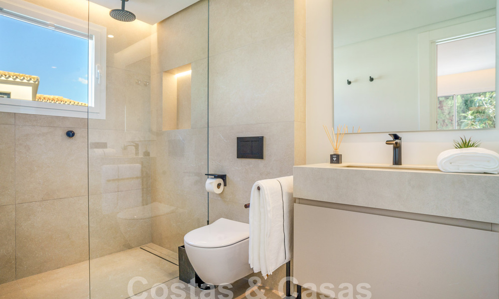 Detached luxury villa for sale with private pool surrounded by golf courses in the valley of Nueva Andalucia, Marbella 53800