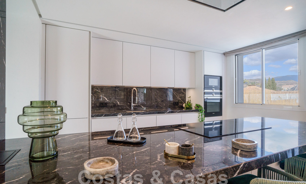 Detached luxury villa for sale with private pool surrounded by golf courses in the valley of Nueva Andalucia, Marbella 53803