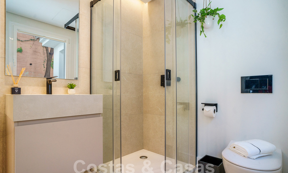 Detached luxury villa for sale with private pool surrounded by golf courses in the valley of Nueva Andalucia, Marbella 53804