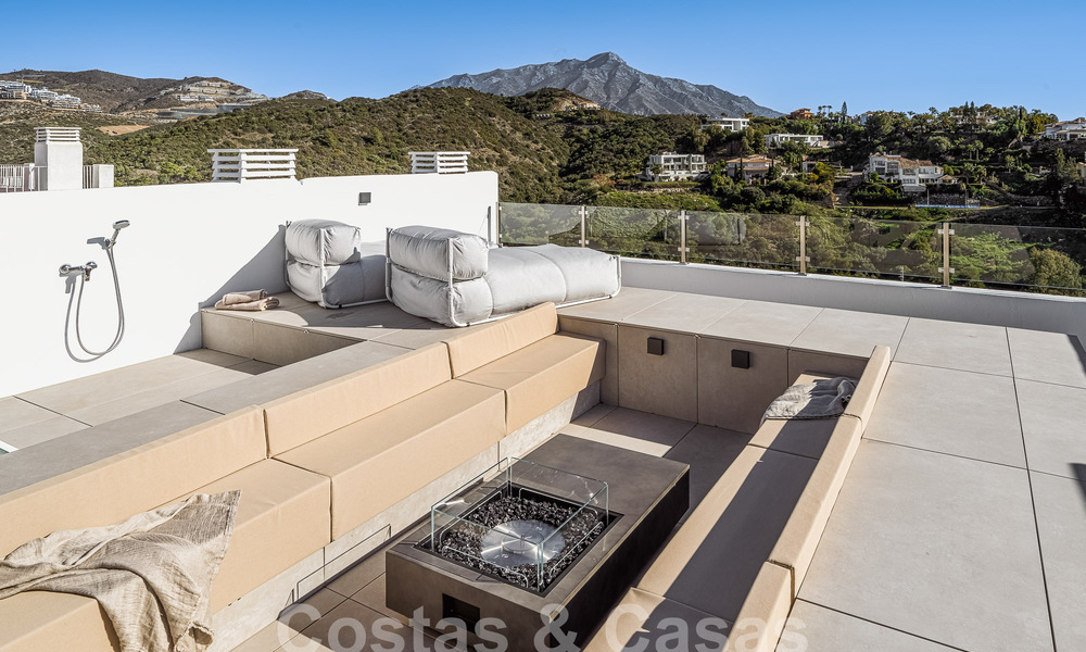 Luxuriously renovated penthouse for sale with spacious terrace in La Quinta golf resort, Benahavis - Marbella 53823