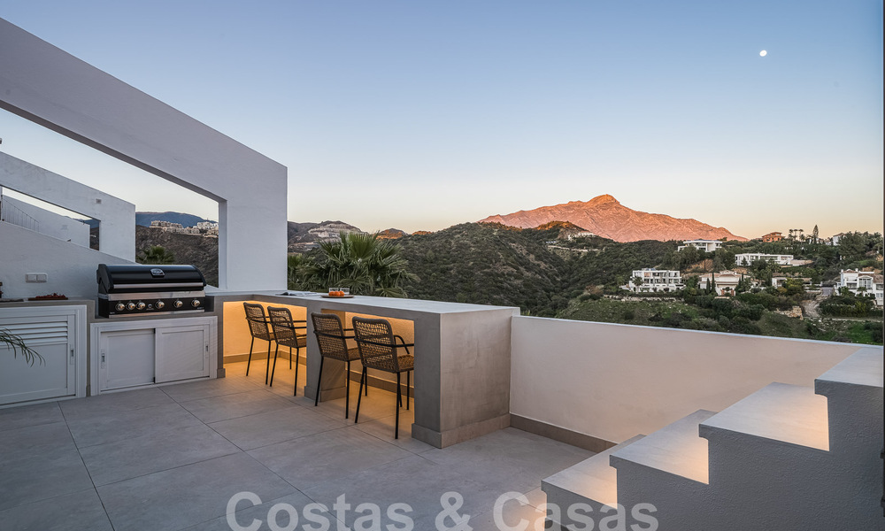 Luxuriously renovated penthouse for sale with spacious terrace in La Quinta golf resort, Benahavis - Marbella 53827