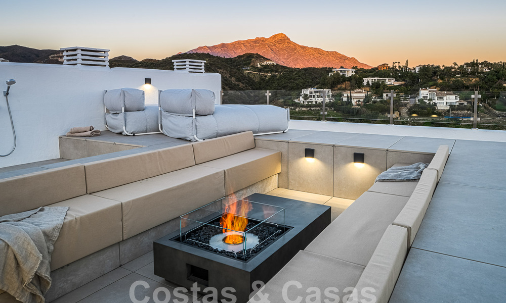 Luxuriously renovated penthouse for sale with spacious terrace in La Quinta golf resort, Benahavis - Marbella 53829