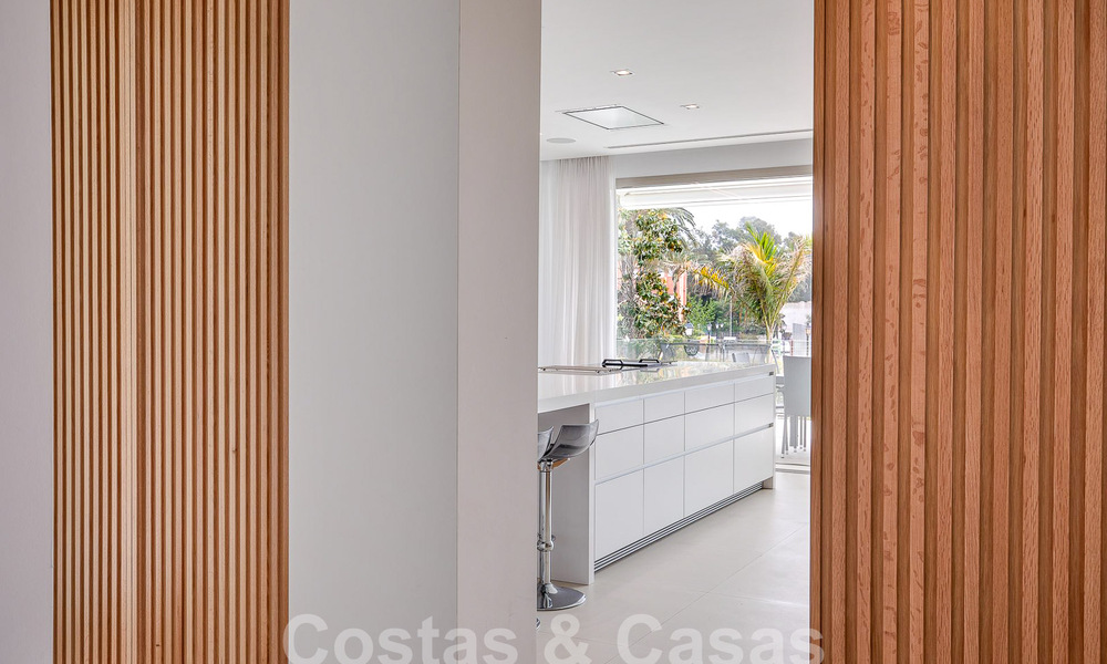 Move-in ready, modern luxury villa for sale within walking distance of the beach in a privileged area near Guadalmina Baja, Marbella - Estepona 53849