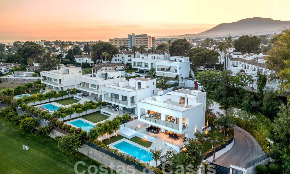 Move-in ready, modern luxury villa for sale within walking distance of the beach in a privileged area near Guadalmina Baja, Marbella - Estepona 53855