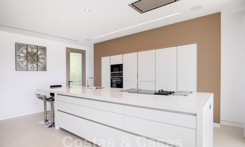 Move-in ready, modern luxury villa for sale within walking distance of the beach in a privileged area near Guadalmina Baja, Marbella - Estepona 53858
