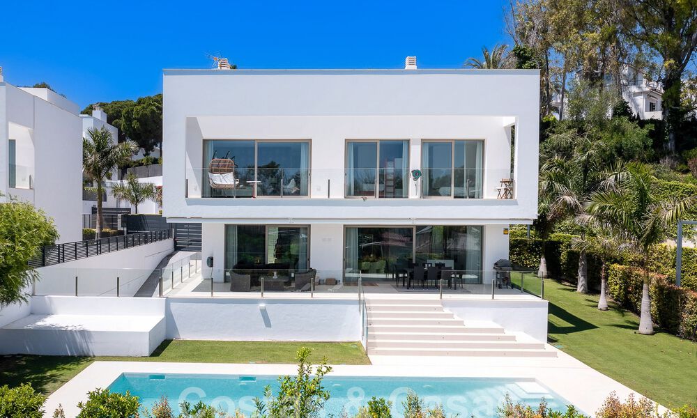 Move-in ready, modern luxury villa for sale within walking distance of the beach in a privileged area near Guadalmina Baja, Marbella - Estepona 53877