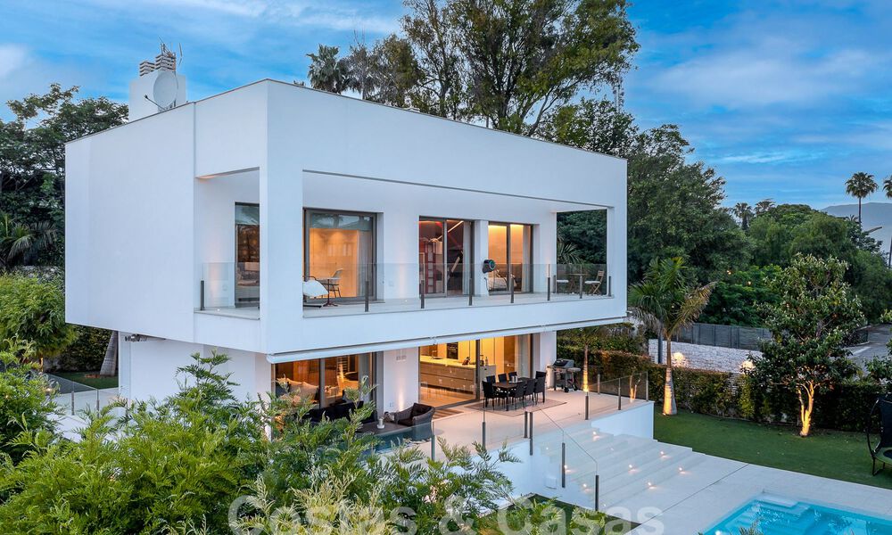 Move-in ready, modern luxury villa for sale within walking distance of the beach in a privileged area near Guadalmina Baja, Marbella - Estepona 53881