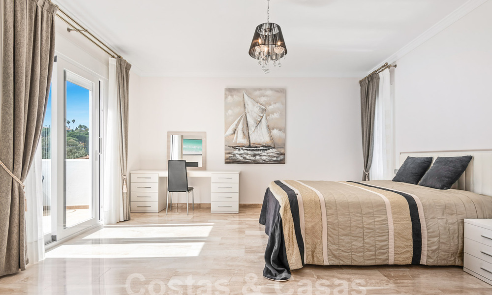 Charming villa for sale close to Elviria beach east of Marbella centre 53917