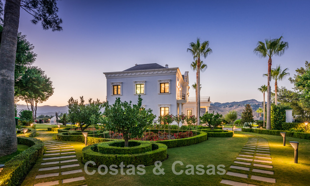 Majestic, high-end luxury villa for sale with 7 bedrooms in an exclusive urbanisation east of Marbella centre 51978