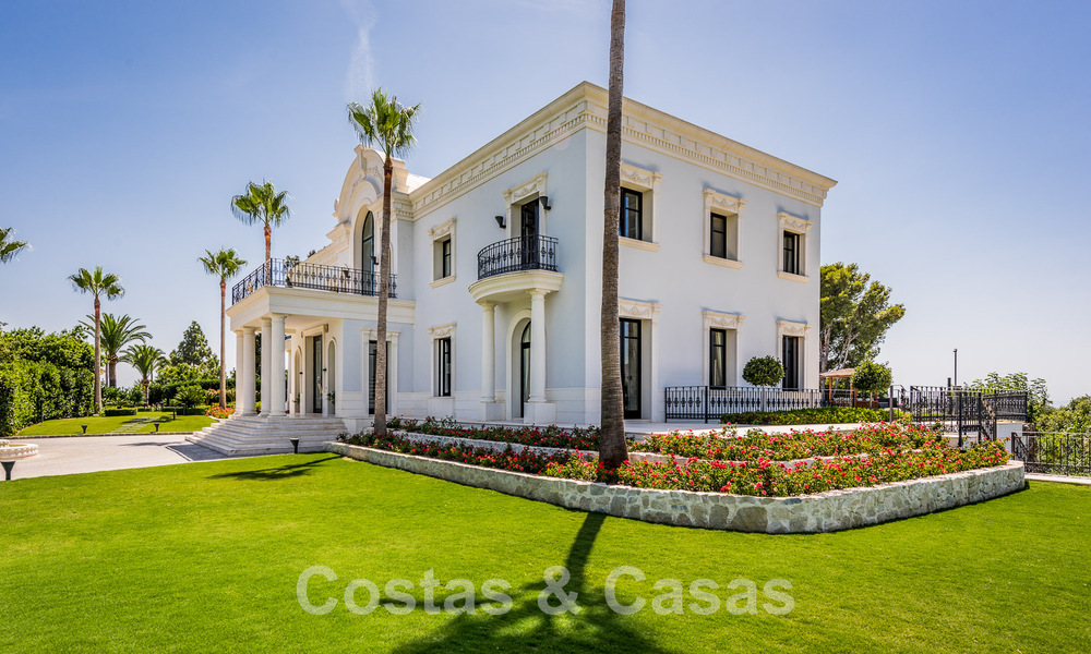Majestic, high-end luxury villa for sale with 7 bedrooms in an exclusive urbanisation east of Marbella centre 52015