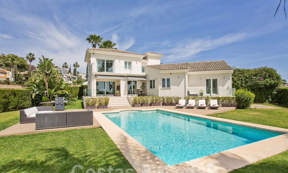 Contemporary luxury villa for sale with Mediterranean architecture east of Marbella centre 53341