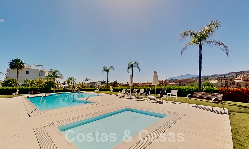 Modern garden apartment for sale with 3 bedrooms in golf resort on the New Golden Mile between Marbella and Estepona 53237
