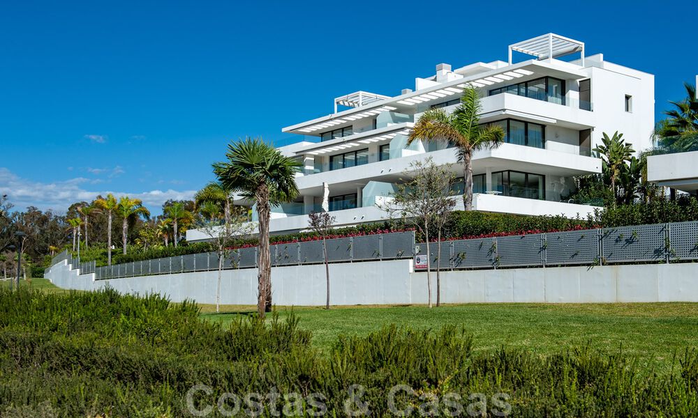 Modern garden apartment for sale with 3 bedrooms in golf resort on the New Golden Mile between Marbella and Estepona 53254