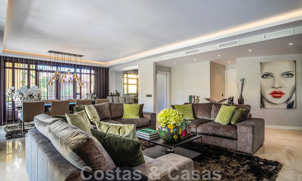 4-bedroom luxury apartment for sale in exclusive second-line beach complex in Puerto Banus, Marbella 52100