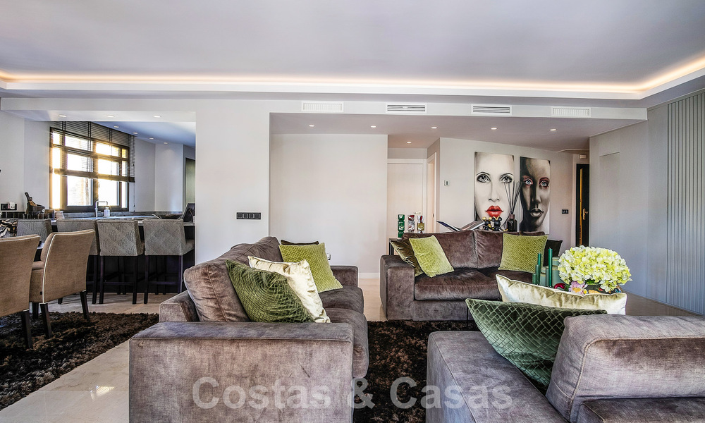 4-bedroom luxury apartment for sale in exclusive second-line beach complex in Puerto Banus, Marbella 52101