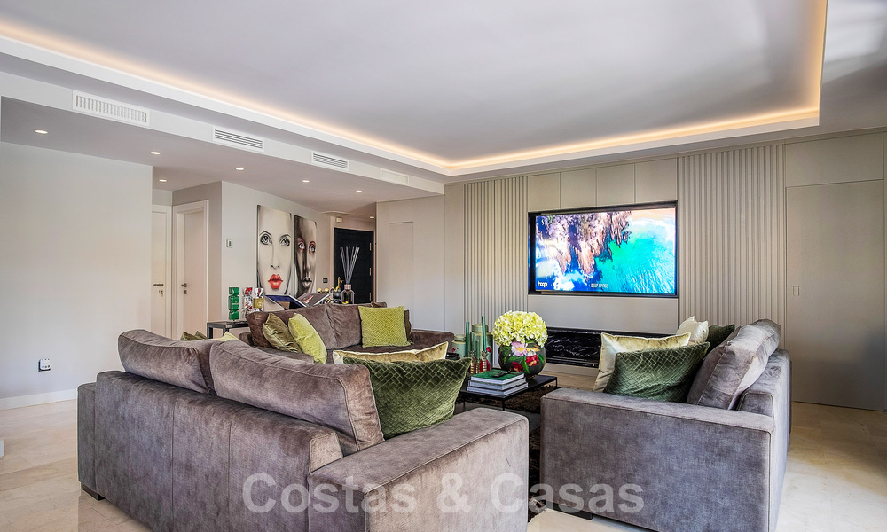 4-bedroom luxury apartment for sale in exclusive second-line beach complex in Puerto Banus, Marbella 52102