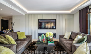 4-bedroom luxury apartment for sale in exclusive second-line beach complex in Puerto Banus, Marbella 52104 