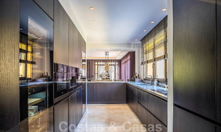 Luxury apartment for sale in exclusive second-line beach complex in Puerto Banus, Marbella 52109 