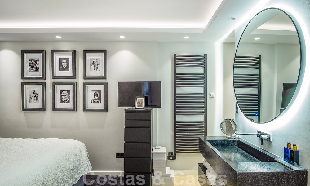 Luxury apartment for sale in exclusive second-line beach complex in Puerto Banus, Marbella 52122