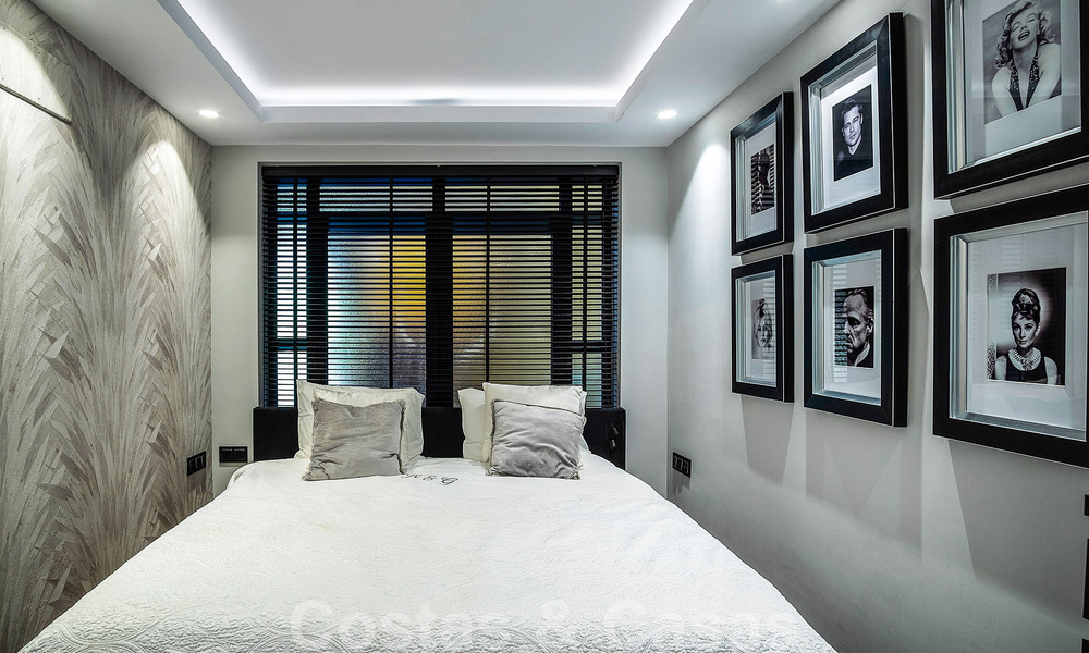 Luxury apartment for sale in exclusive second-line beach complex in Puerto Banus, Marbella 52124