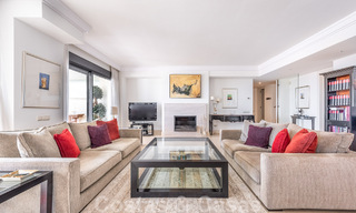 Modern duplex penthouse for sale with panoramic sea views, located in a coveted complex in Los Monteros, Marbella 52253 