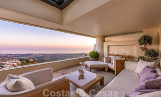 Modern duplex penthouse for sale with panoramic sea views, located in a coveted complex in Los Monteros, Marbella 52275 