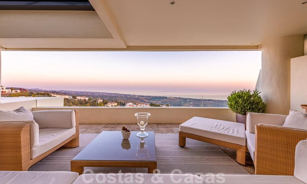 Modern duplex penthouse for sale with panoramic sea views, located in a coveted complex in Los Monteros, Marbella 52276