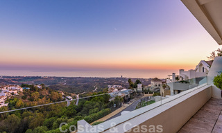 Modern duplex penthouse for sale with panoramic sea views, located in a coveted complex in Los Monteros, Marbella 52277 