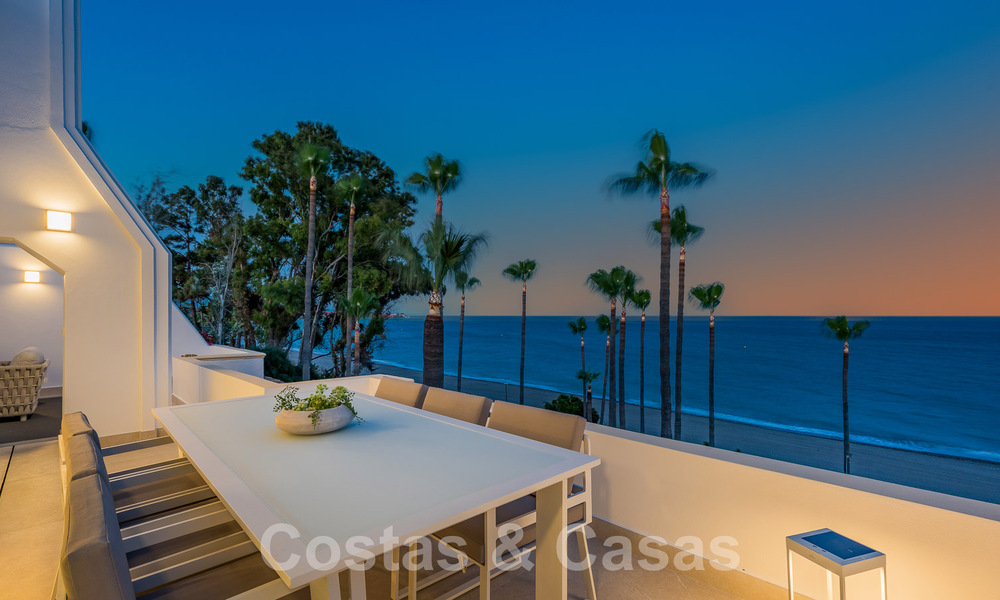 Contemporary renovated penthouse for sale in frontline beach complex with frontal sea views, New Golden Mile between Marbella and Estepona 52872
