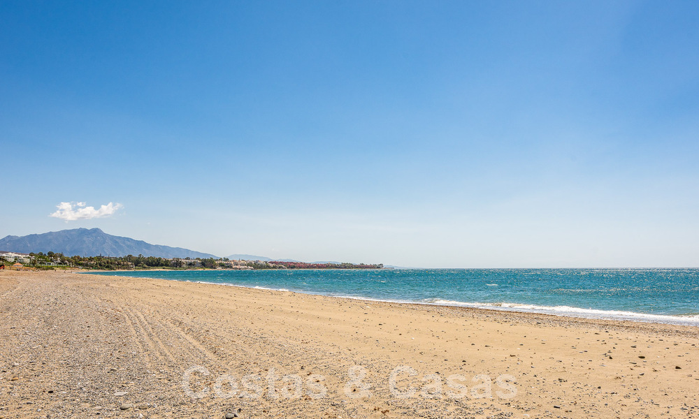 Contemporary renovated penthouse for sale in frontline beach complex with frontal sea views, New Golden Mile between Marbella and Estepona 52883