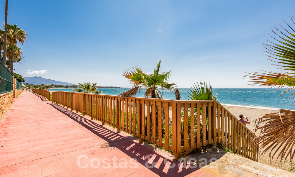 Contemporary renovated penthouse for sale in frontline beach complex with frontal sea views, New Golden Mile between Marbella and Estepona 52897