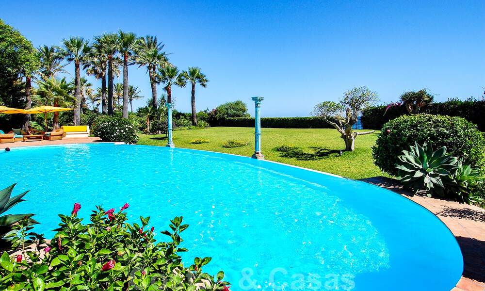 Majestic frontline beach villa for sale, between Marbella and Estepona 29606