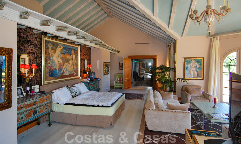 Majestic frontline beach villa for sale, between Marbella and Estepona 29629