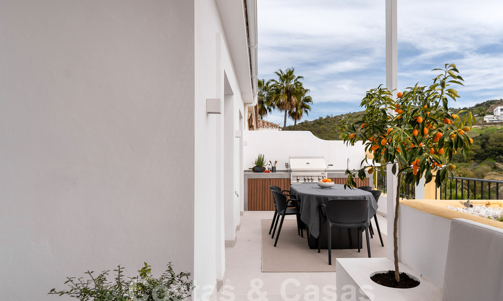 Quality refurbished apartment for sale overlooking the golf courses of La Quinta in Benahavis - Marbella 54368
