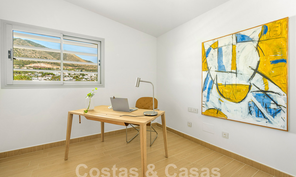 Contemporary penthouse for sale with outstanding sea views and within walking distance to the beach in Fuengirola - Benalmadena, Costa del Sol 54270