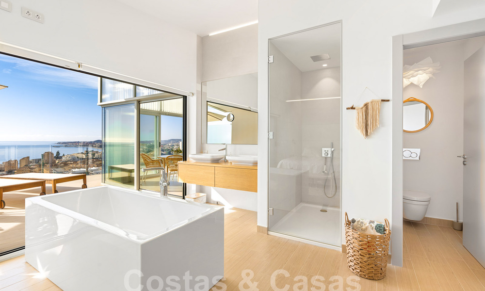 Contemporary penthouse for sale with outstanding sea views and within walking distance to the beach in Fuengirola - Benalmadena, Costa del Sol 54273