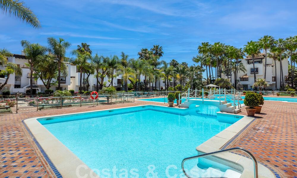 Superior frontline beachfront penthouse for sale with frontal sea views in Puente Romano on Marbella's Golden Mile 52910