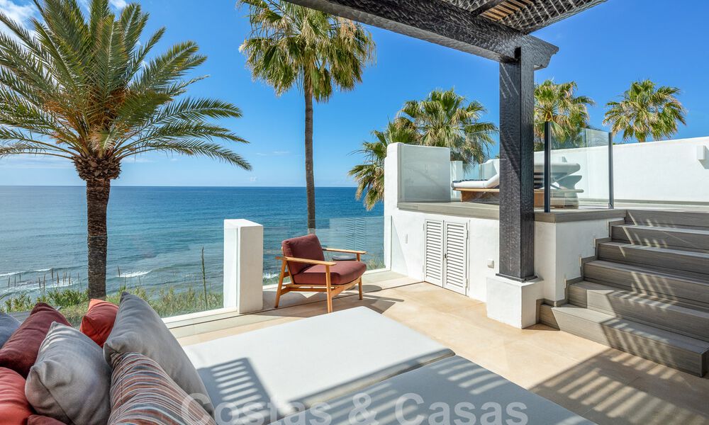 Superior frontline beachfront penthouse for sale with frontal sea views in Puente Romano on Marbella's Golden Mile 52917