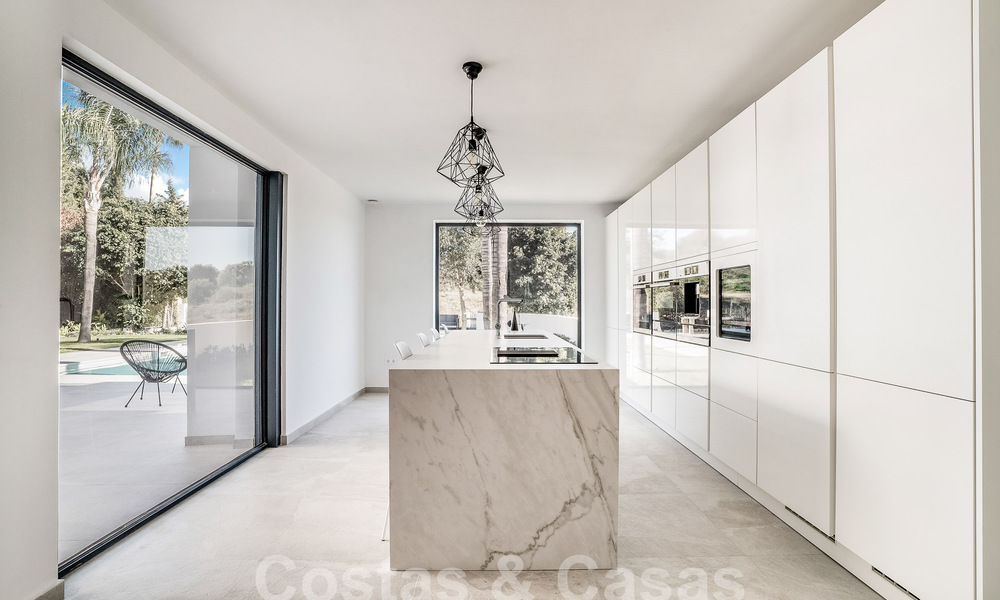 Mediterranean luxury villa for sale with a modernist feel in Benahavis - Marbella 53106