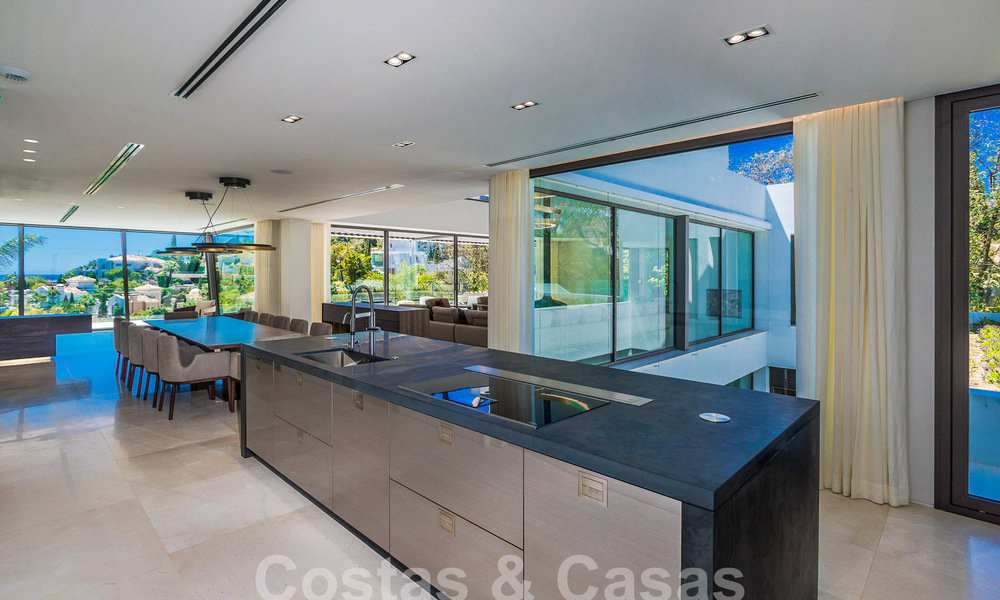 Move-in ready, new, modern 6-bedroom luxury villa for sale with sea views in La Quinta, Marbella - Benahavis 54337