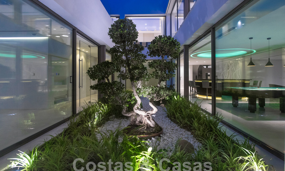 Move-in ready, new, modern 6-bedroom luxury villa for sale with sea views in La Quinta, Marbella - Benahavis 54339