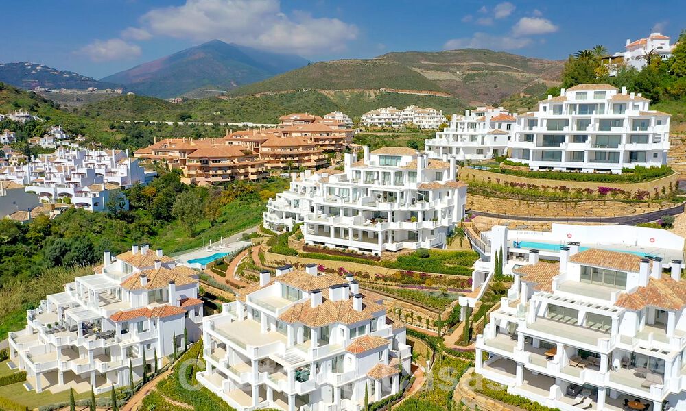 Luxurious and extremely spacious apartment for sale in a chic complex in Nueva Andalucia, Marbella 54552